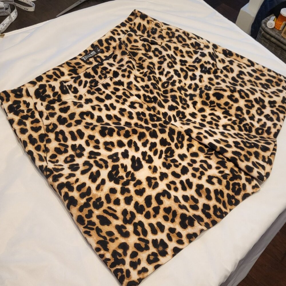 7th Avenue High Waist Brown and Black Leopard Print Shorts Size 18 - Picture 9 of 16